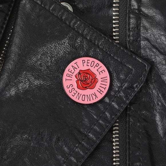 Enamel Pin/Brooch "Treat People With Kindness " - Picture 3 of 3